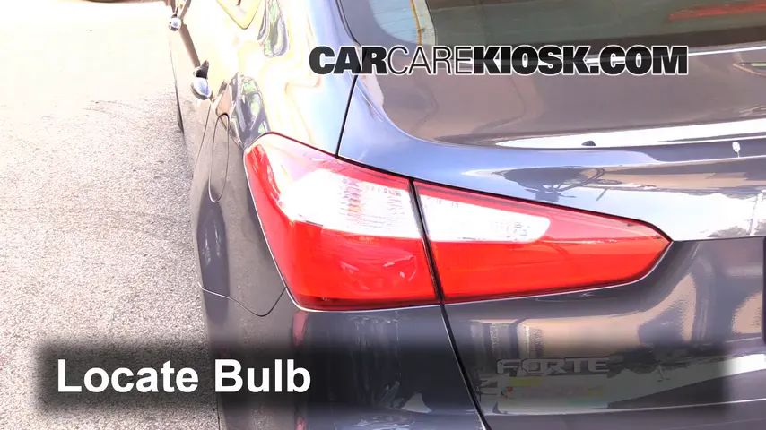 2014 Kia Forte LX 1.8L 4 Cyl. Luces Luz de reversa (reemplazar foco)